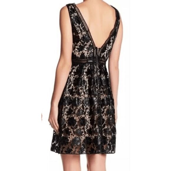 Romeo & Juliet BLACK/NUDE Floral Eyelet Lace Illusion A-line Mini Dress, size me - Picture 2 of 13